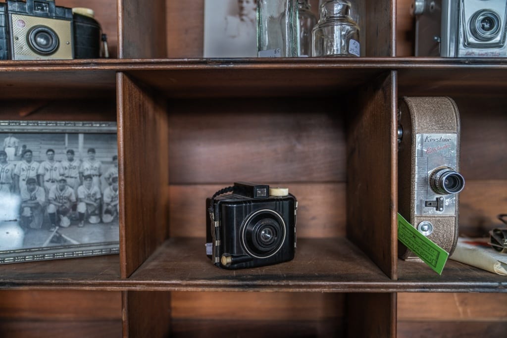 Use Vintage Cameras As Decoration To Spruce Up Any Space