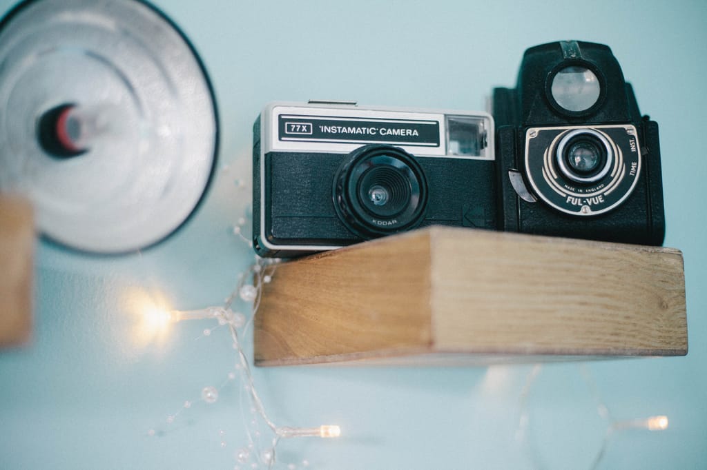 Use Vintage Cameras As Decoration To Spruce Up Any Space